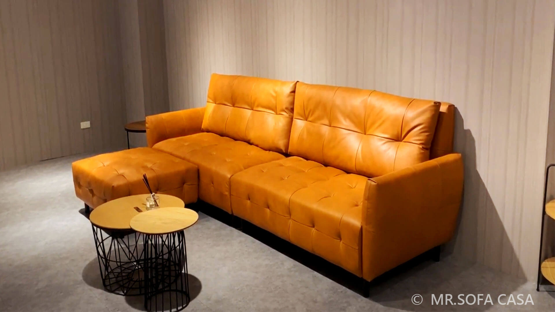 多芬沙發質料觸感柔軟，親膚舒適且透氣良好