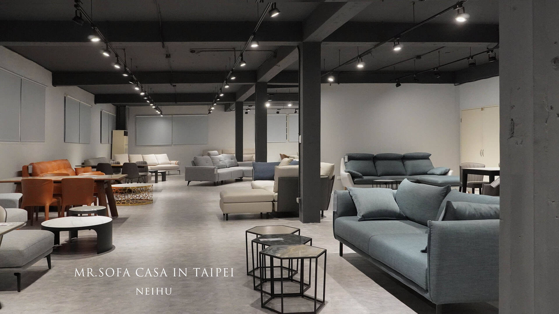 內湖館裡的皮沙發