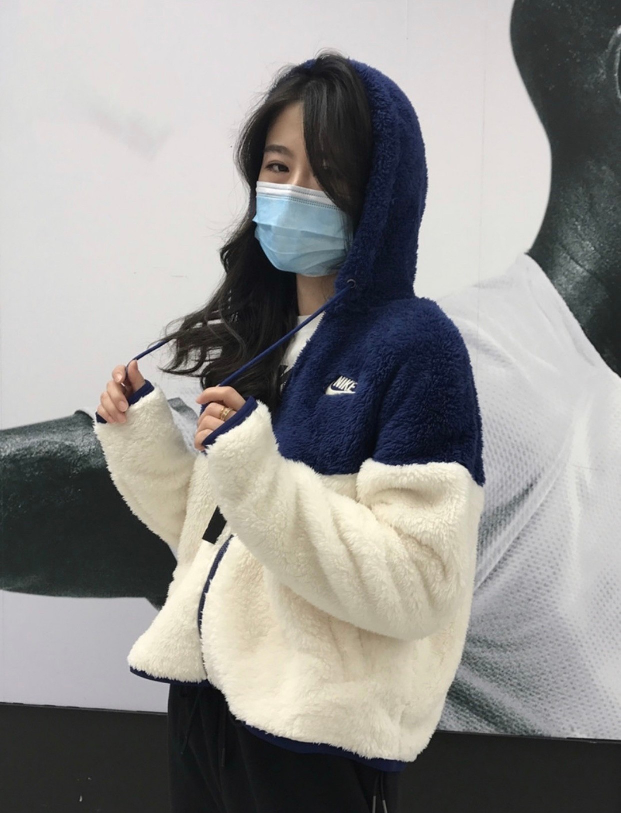 NIKE 拼接 毛絨 連帽 外套 / 下單後不要因為女朋友要跟你分手就棄我單！我女朋友看起來很多嗎？ 請你相信自己你還會再交新的女朋友！ BV5469-492 11-3