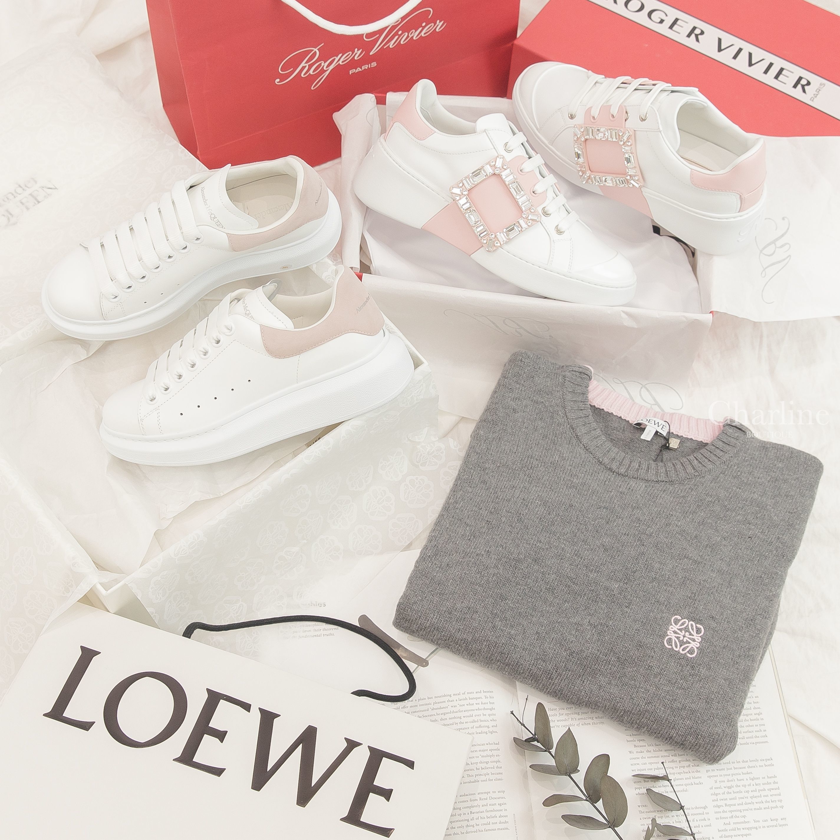 Roger Vivier Sneakers 白色拼粉色皮革銀色水晶方釦運動鞋,Alexander McQueen Sneaker 白色淺粉麂皮牛皮運動鞋,Loewe 灰粉色刺繡Logo羊毛長袖毛衣-Charline Boutique 精品代購