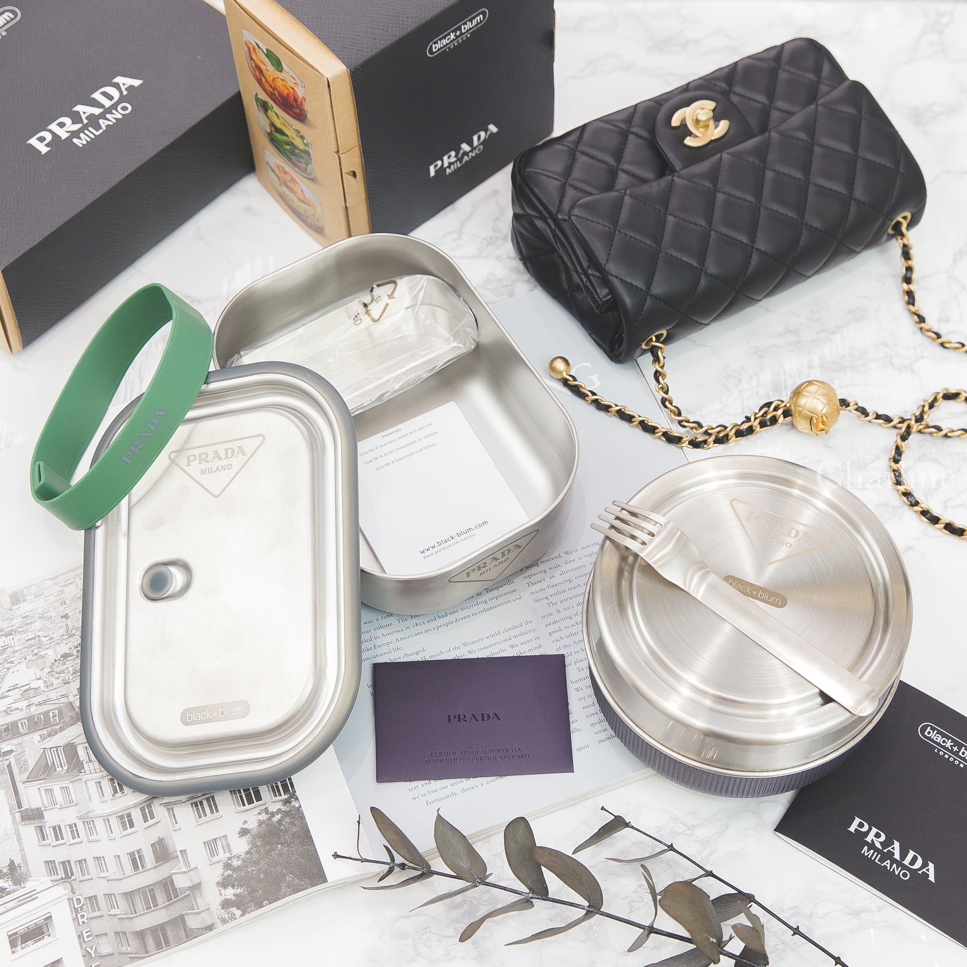 Prada Lunch Box 金屬灰不鏽鋼附叉子午餐盒,Prada Lunch Bowl 金屬灰玻璃碗不鏽鋼碗蓋組,Chanel Flap Bag 黑色金CC金色小珠鍊帶20cm小羊皮菱格紋肩背包-Charline Boutique 精品代購