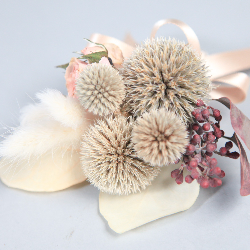 自然色乾燥胸花