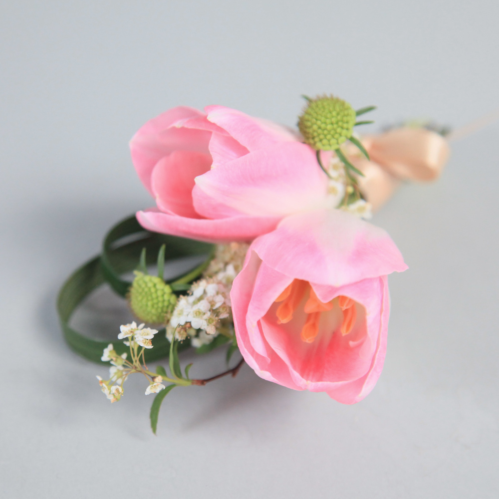 經典鬱金香胸花