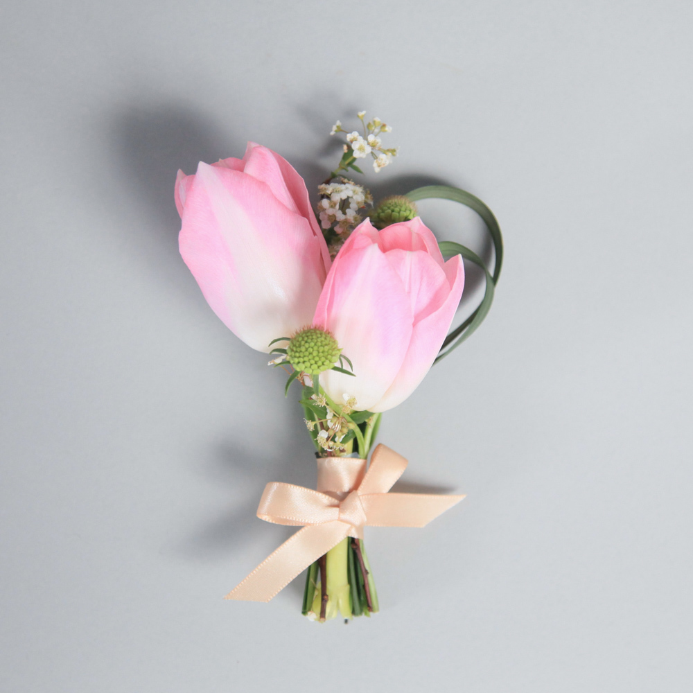 經典鬱金香胸花