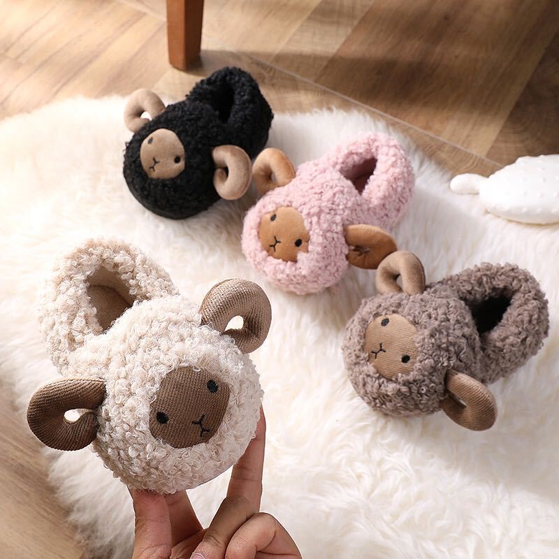 Little sheep slippers