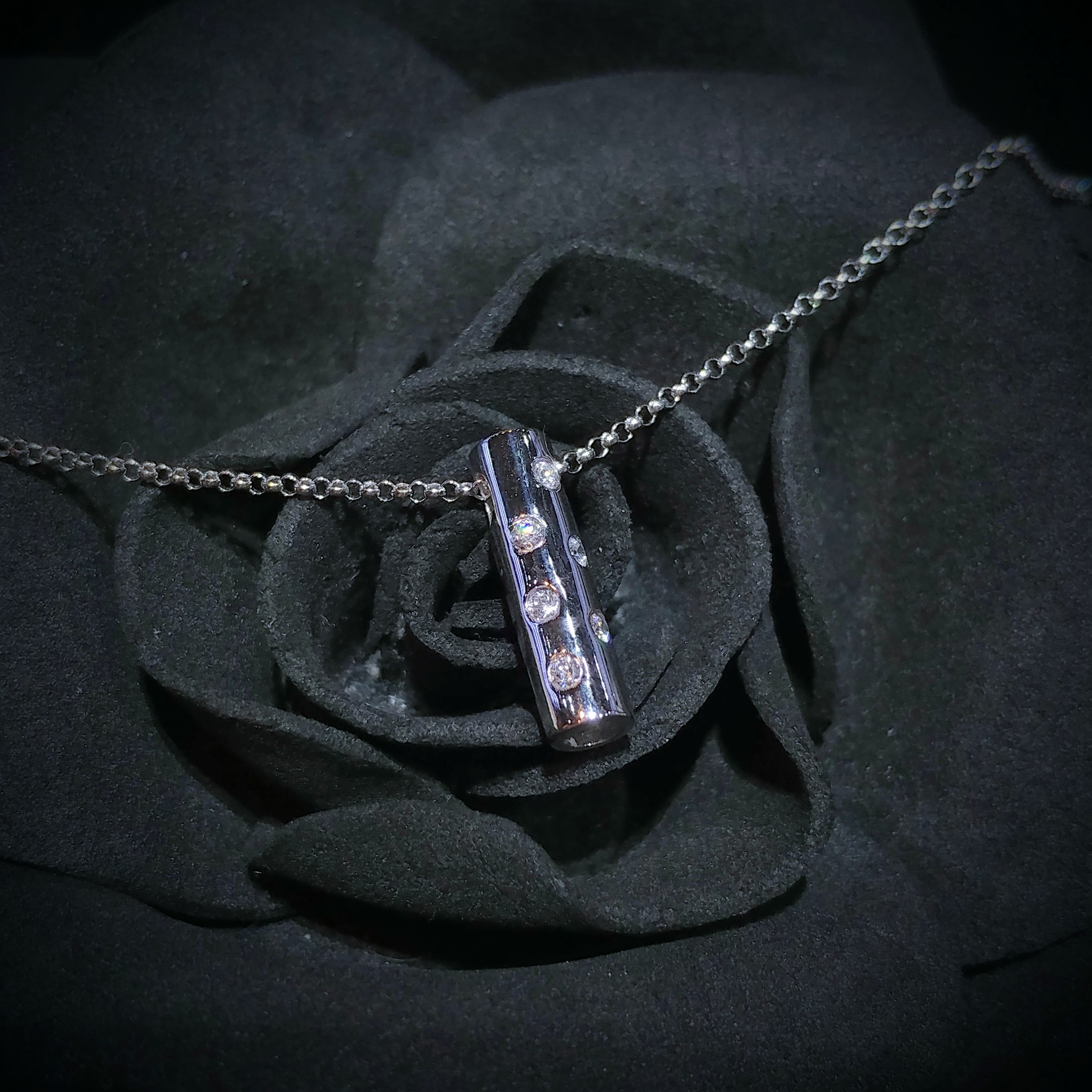 18K White Gold 0.08ct Diamond Pendent