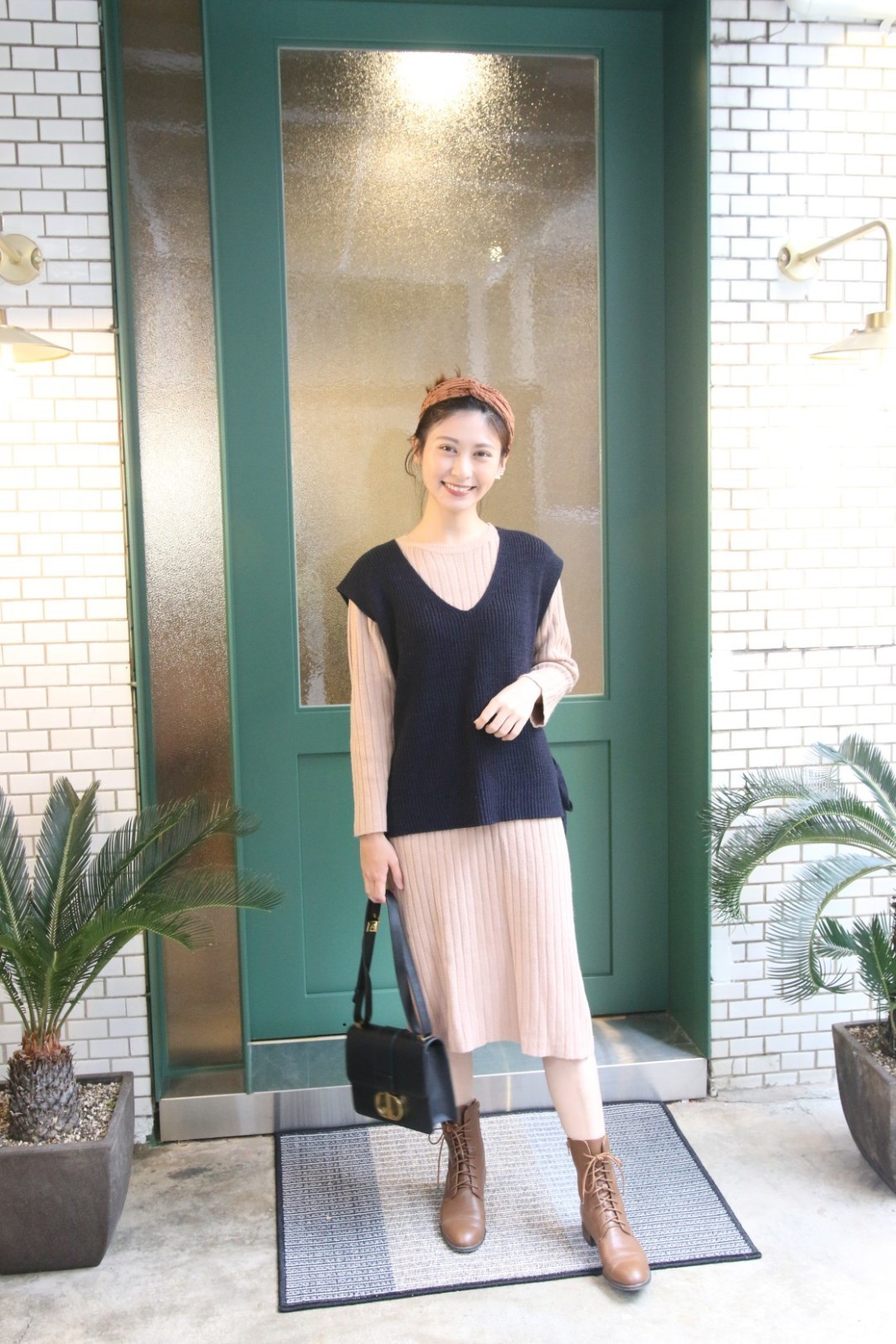 丈青色-前後V領穿繩設計針織背心