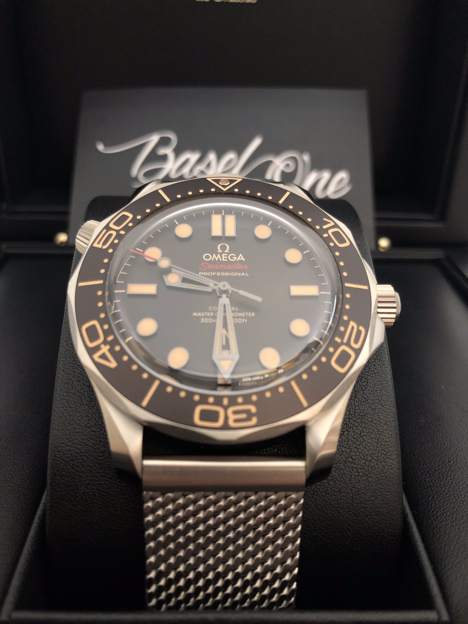 BRAND NEW OMEGA SEAMASTER DIVER 300M 210.90.42.20.01.001 21090422001001 007 james bond edition titanium no time to die