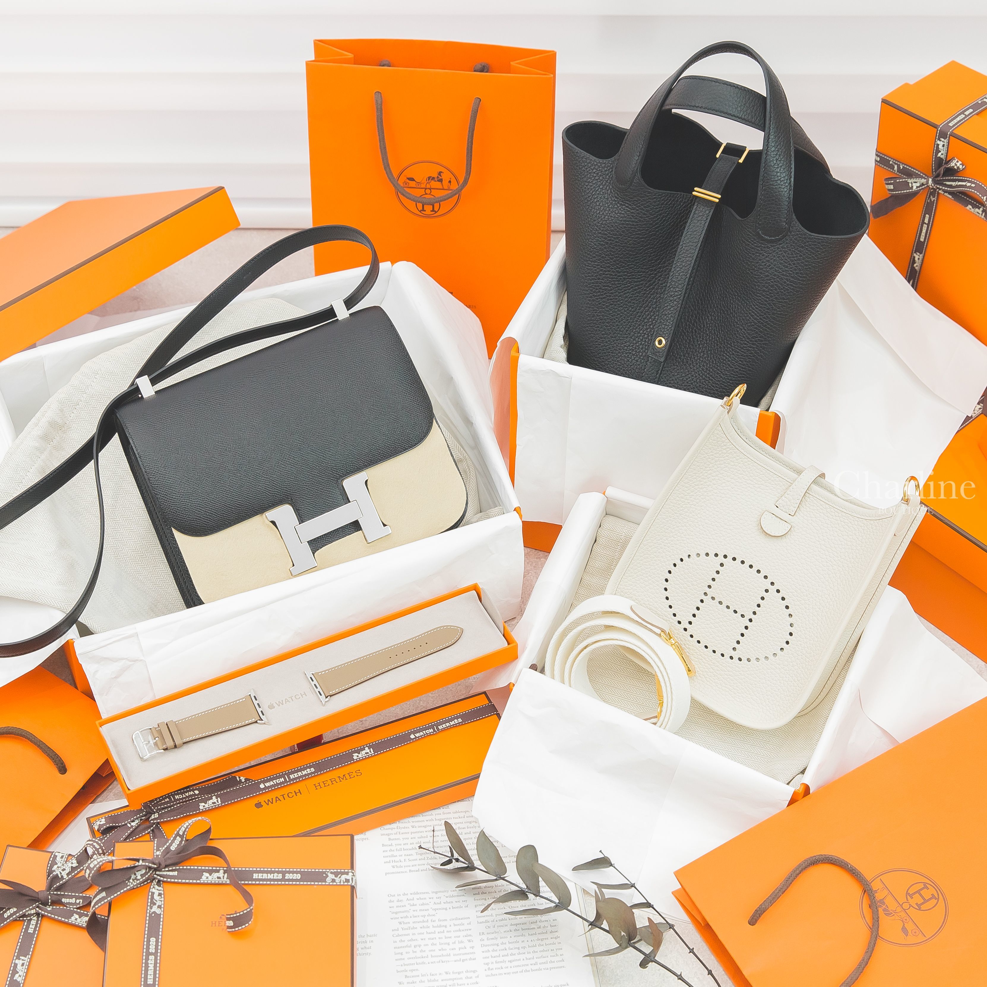 Hermès Picotin 18cm 黑色金釦小型提把水桶包,奶昔白金釦簍空洞洞肩背包,大象灰銀釦小牛皮錶帶,Constance 24cm Z刻黑色銀釦-Charline Boutique 精品代購
