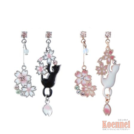 [日本制] 貓咪與櫻花玩樂耳環(防敏感)