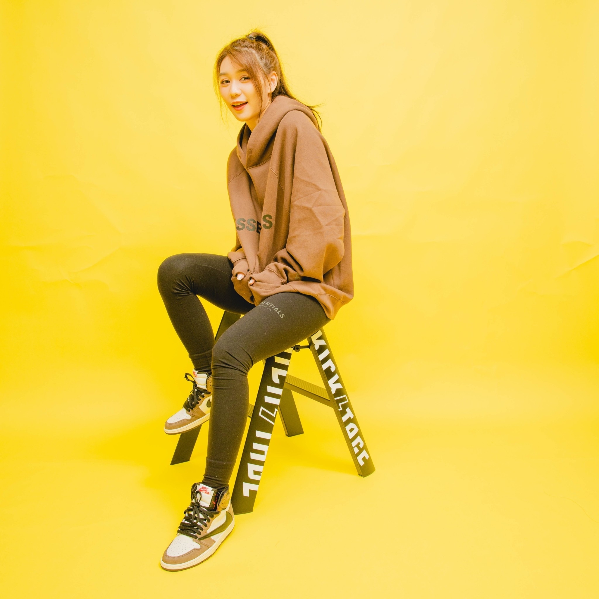 **特價商品售出不退換**女款 FOG Fear Of God Essentials Legging 全黑 內搭褲 健身 運動 緊身長褲【598283】