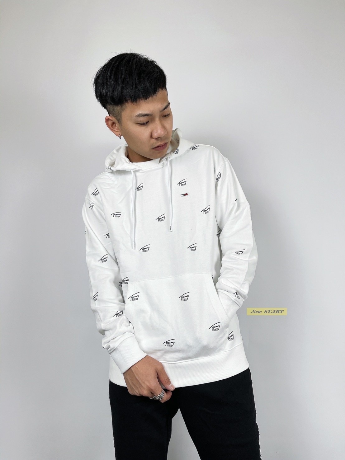 Tommy Hilfiger 草寫字母滿版 毛巾布 帽T 連帽上衣