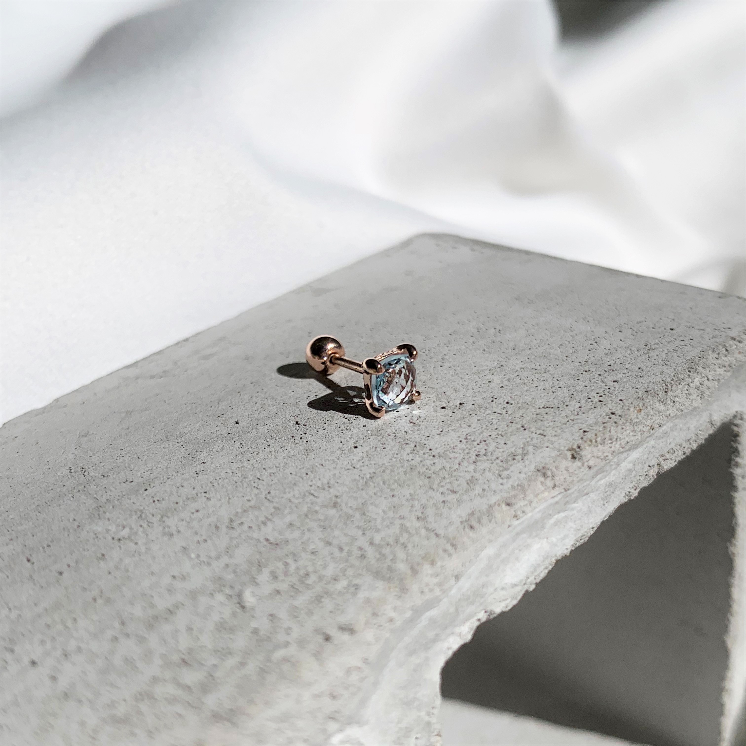 四爪正方托帕石轉珠耳環