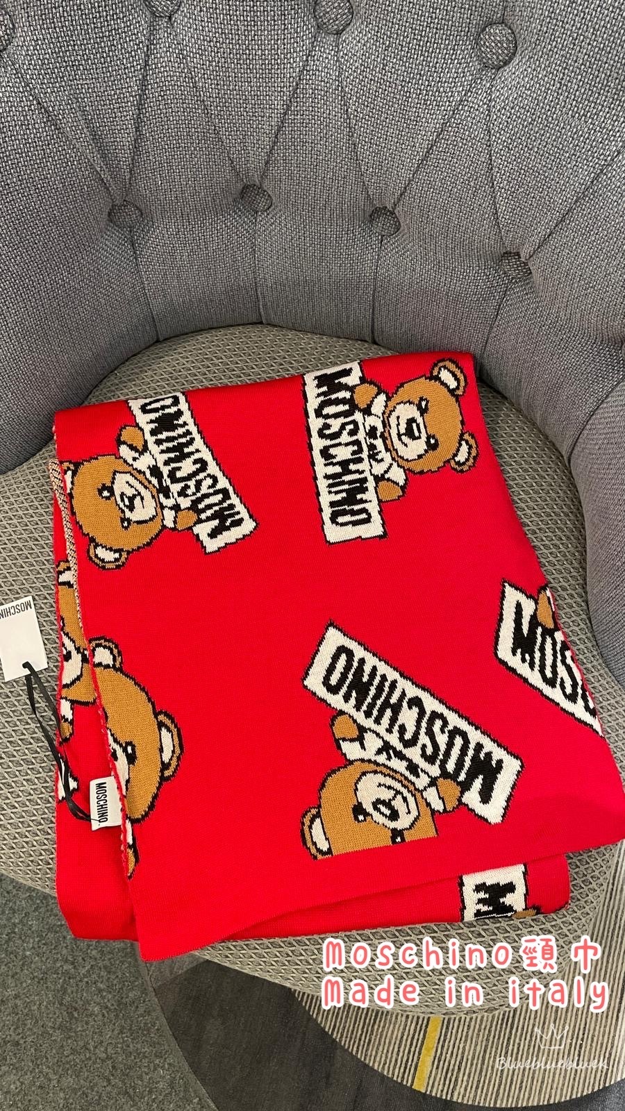 Moschino紅色頸巾