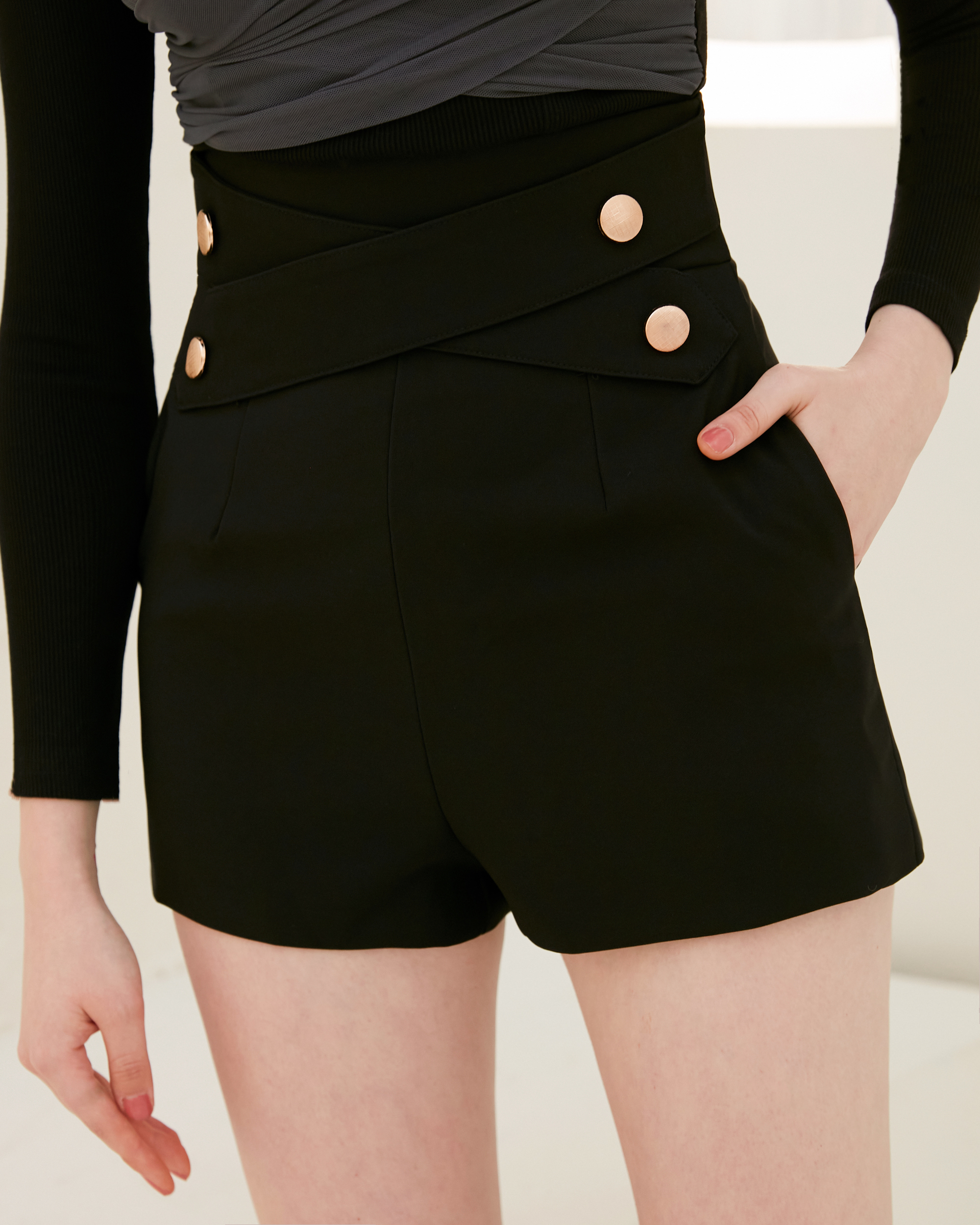 訂製-質感交叉金釦高腰短褲