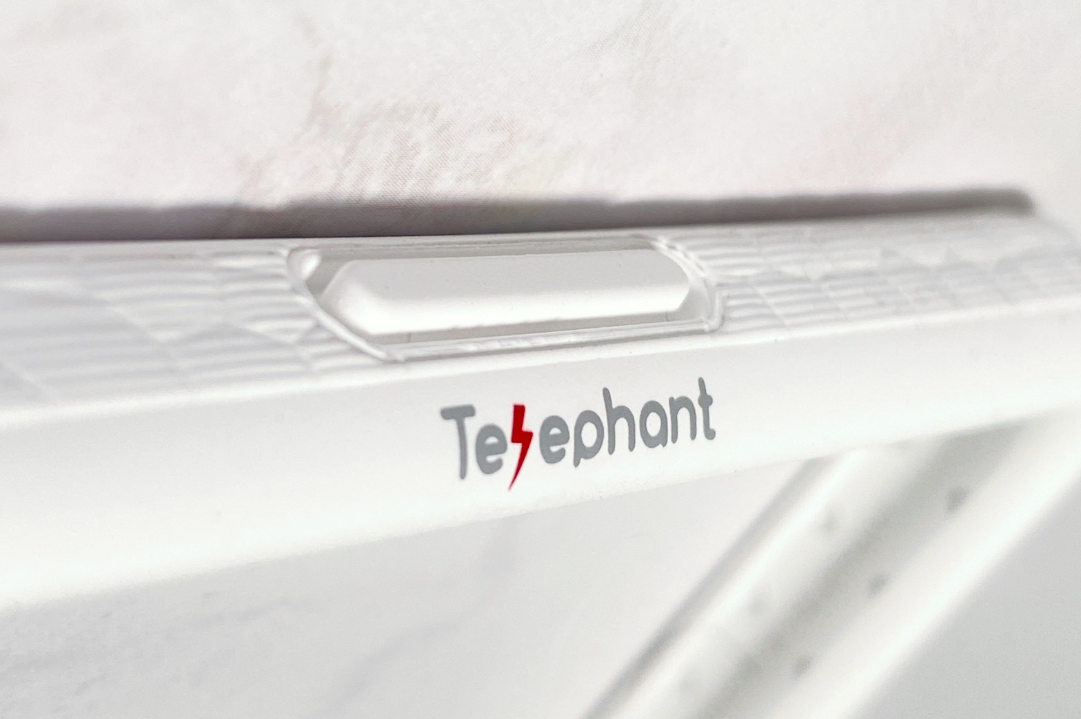 太樂芬『iPhone 12開箱介紹』全新進化的設計，四款新色潮流延續，超越軍規手機殼！