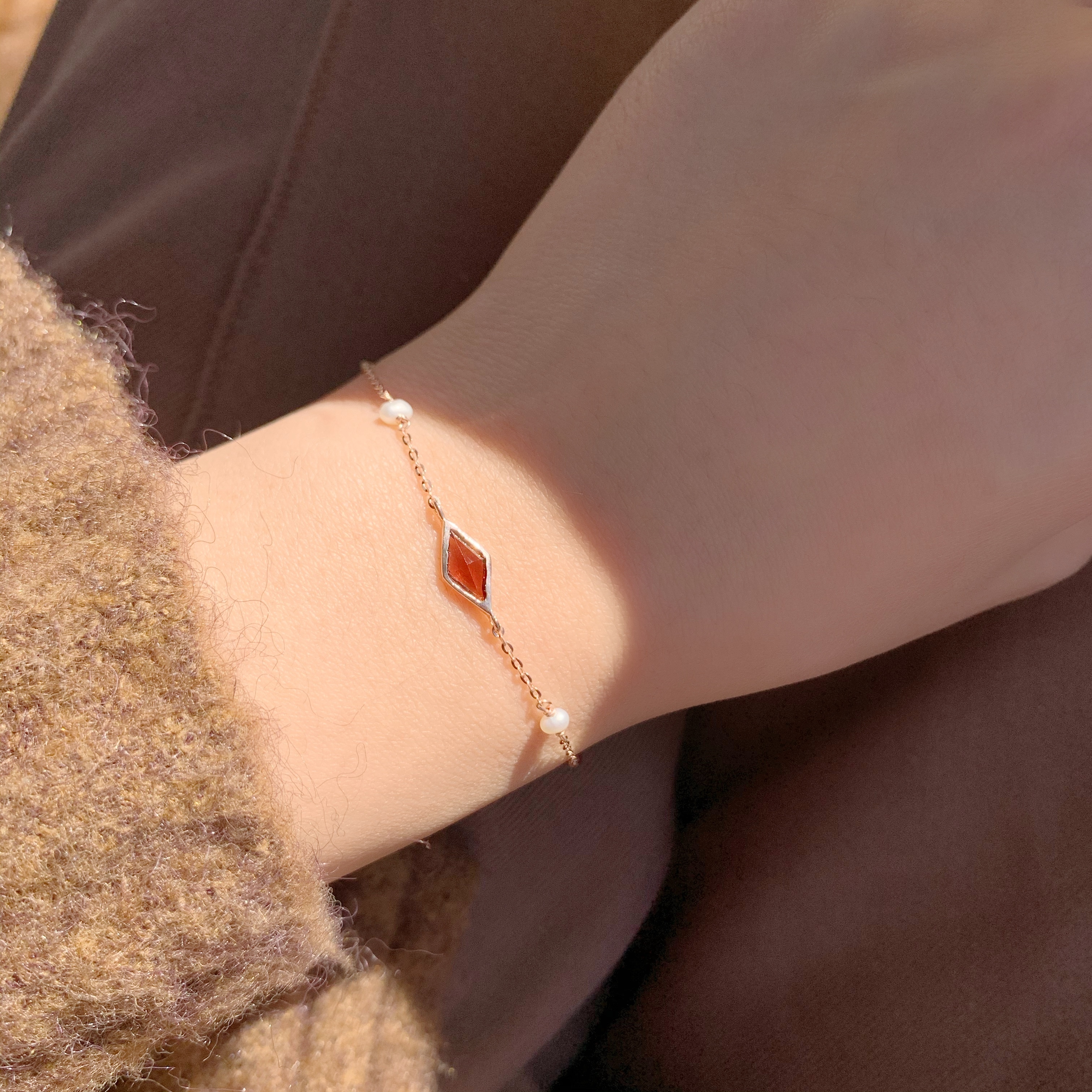 長菱形石榴點點珍珠手鍊