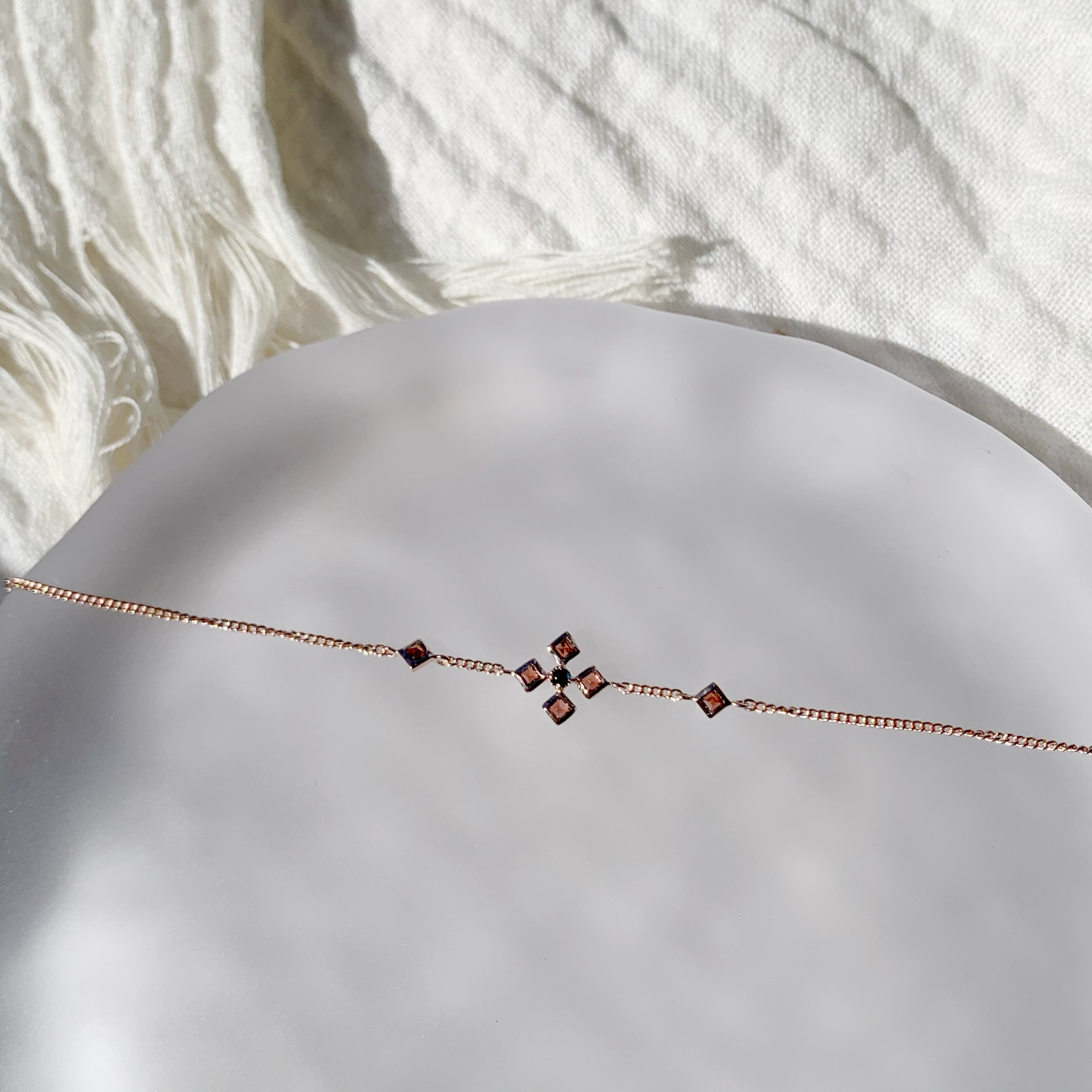 Square Cross石榴黑尖晶手鍊