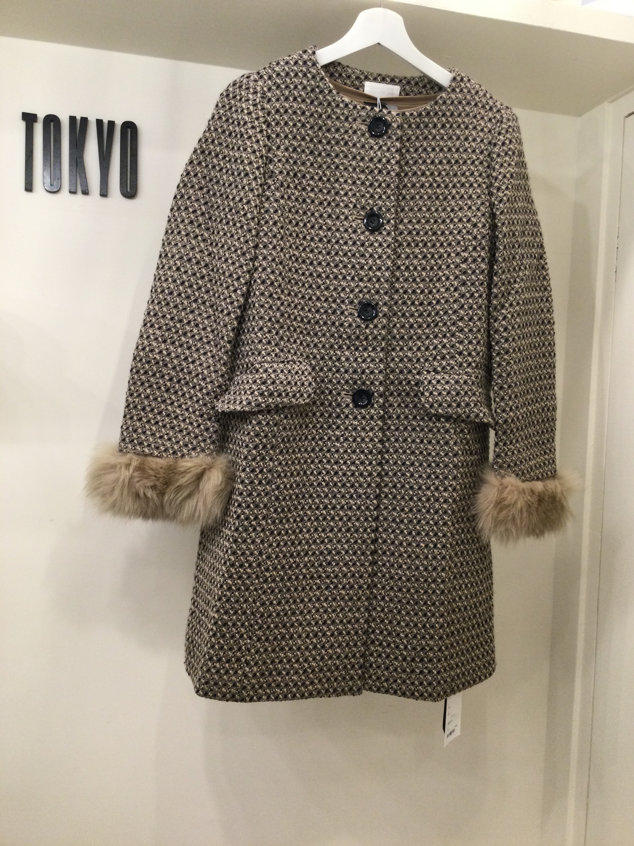 雙色軟呢長版外套了