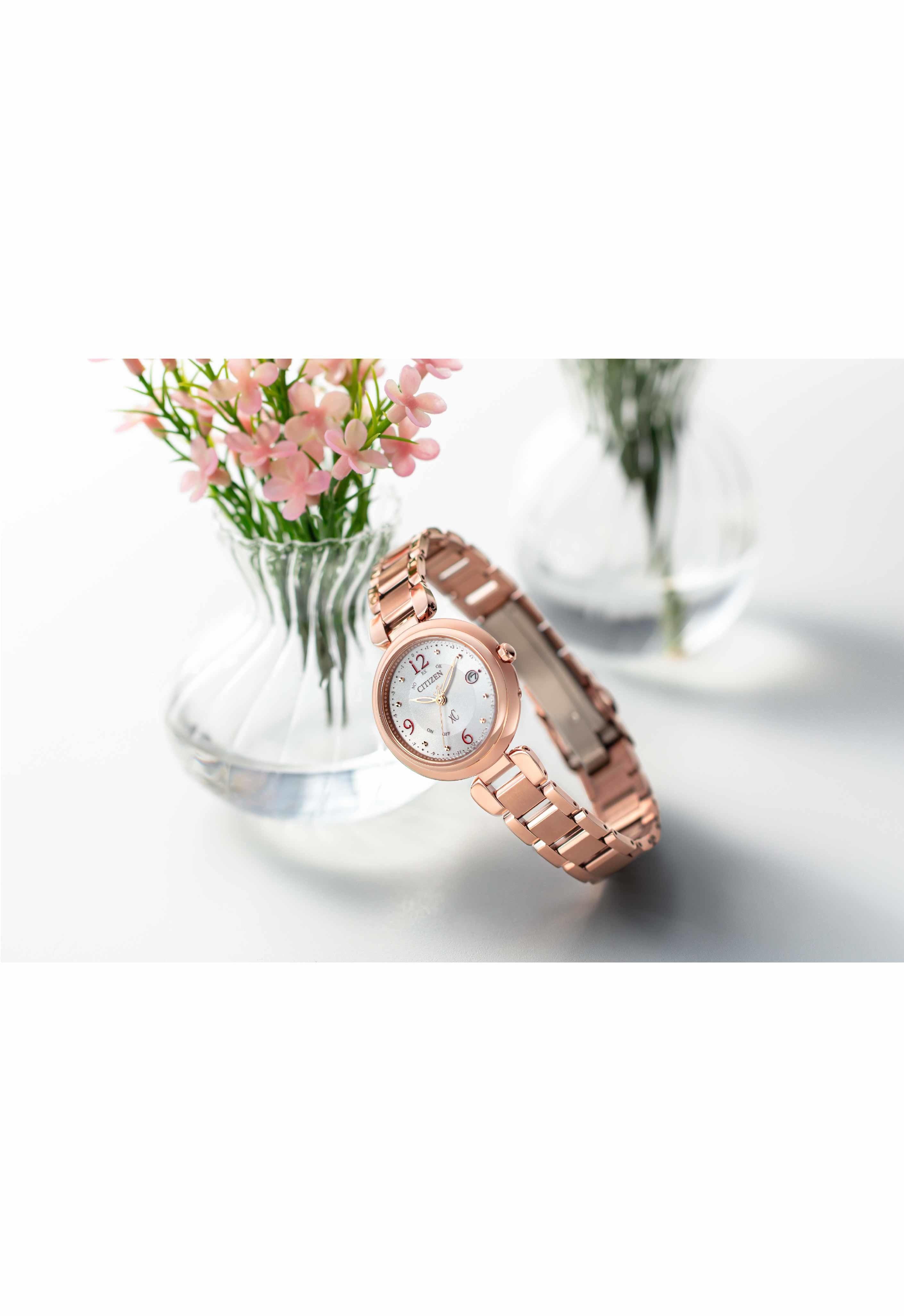 萬年鐘錶 - Citizen 星辰錶  XC      光動能電波鈦金屬女錶  ES9468-51A  錶徑29MM