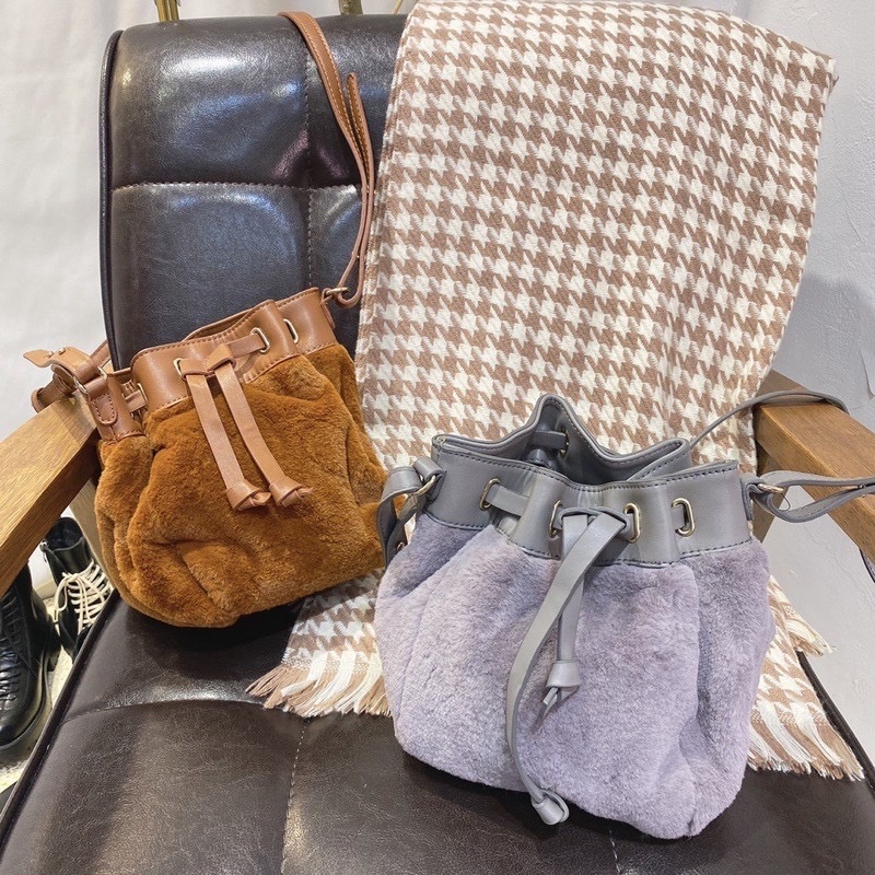 QQ絨毛縮口水桶包/2色