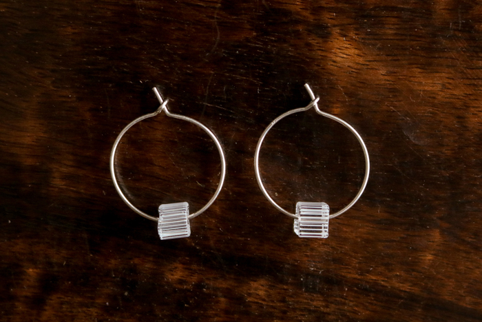 sorte glass-白條紋方形圓掛式耳環／S