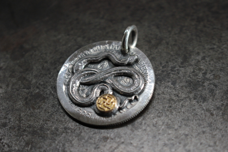 FCT-76 snake ornament付 coin top