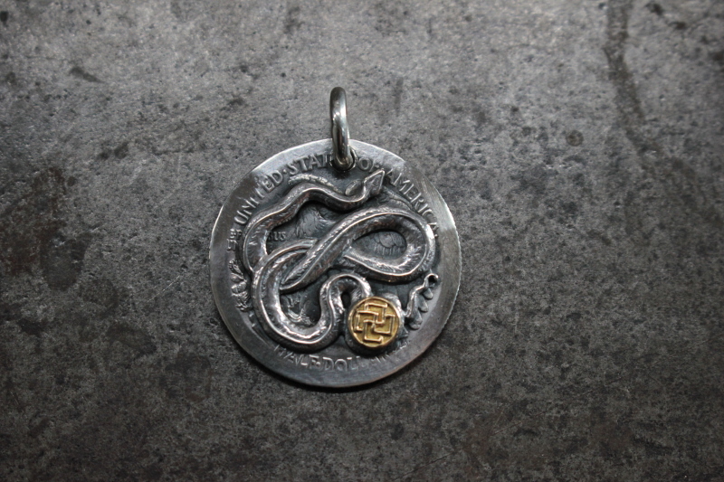 FCT-76 snake ornament付 coin top
