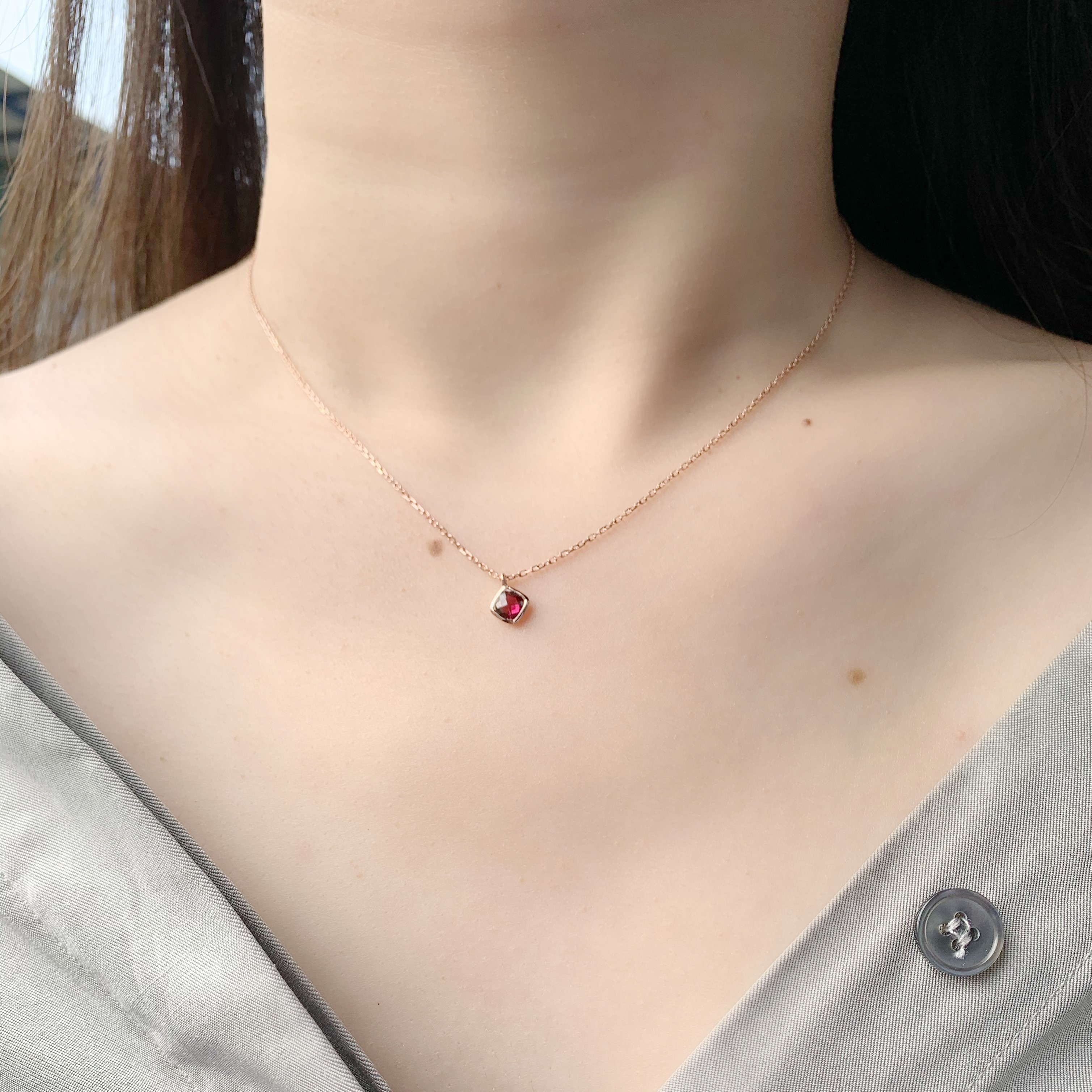 bazel菱形玫瑰石榴石項鍊