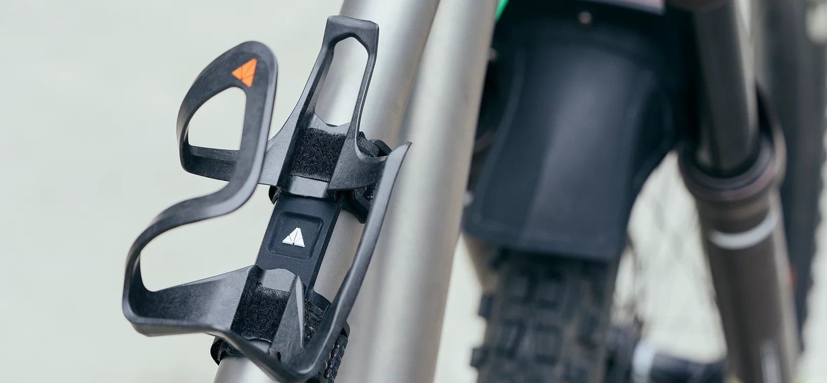 Granite Aux 碳纖水壺架-支援無鎖孔車架(魔鬼氈固定)