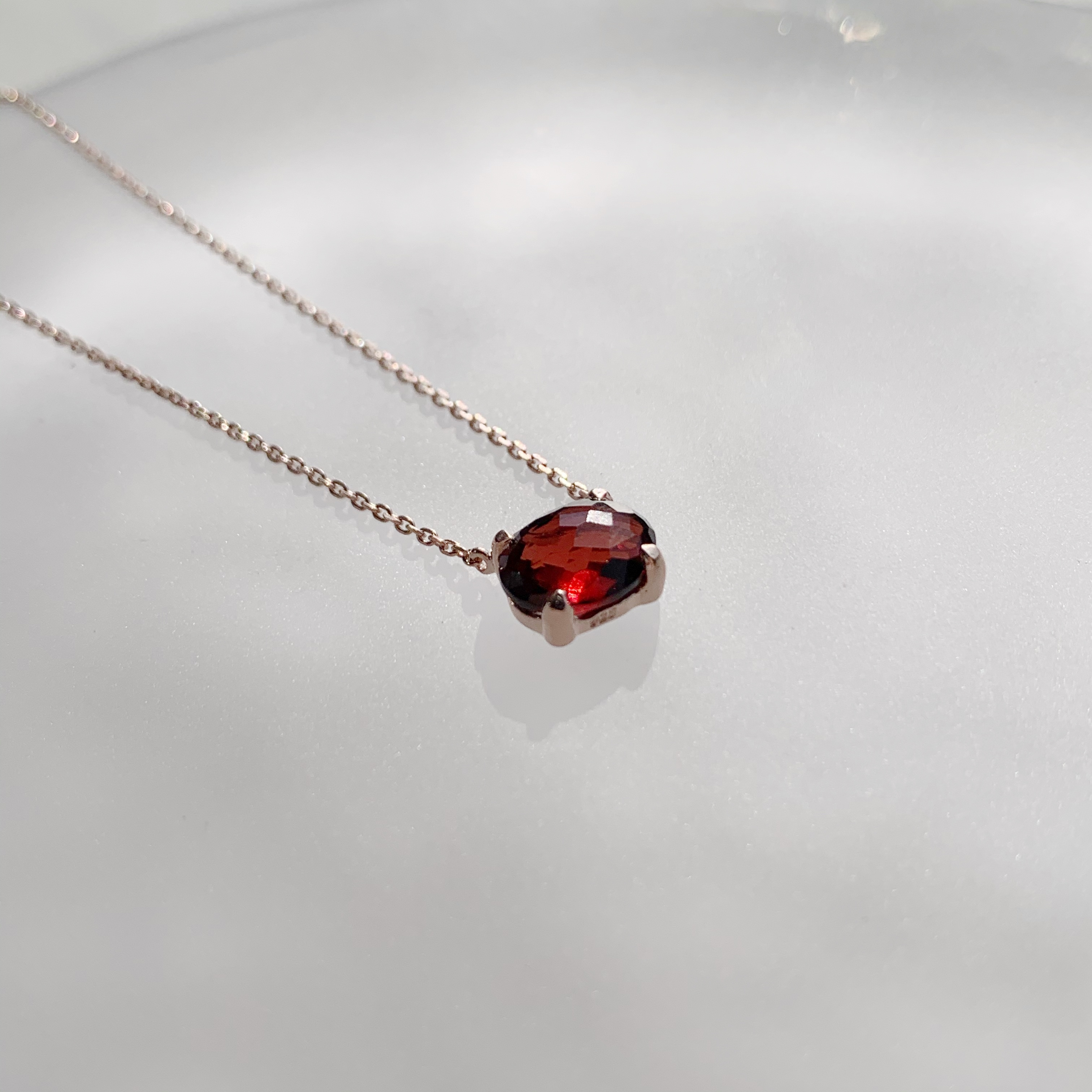 橫四爪橢圓切割石榴石項鍊