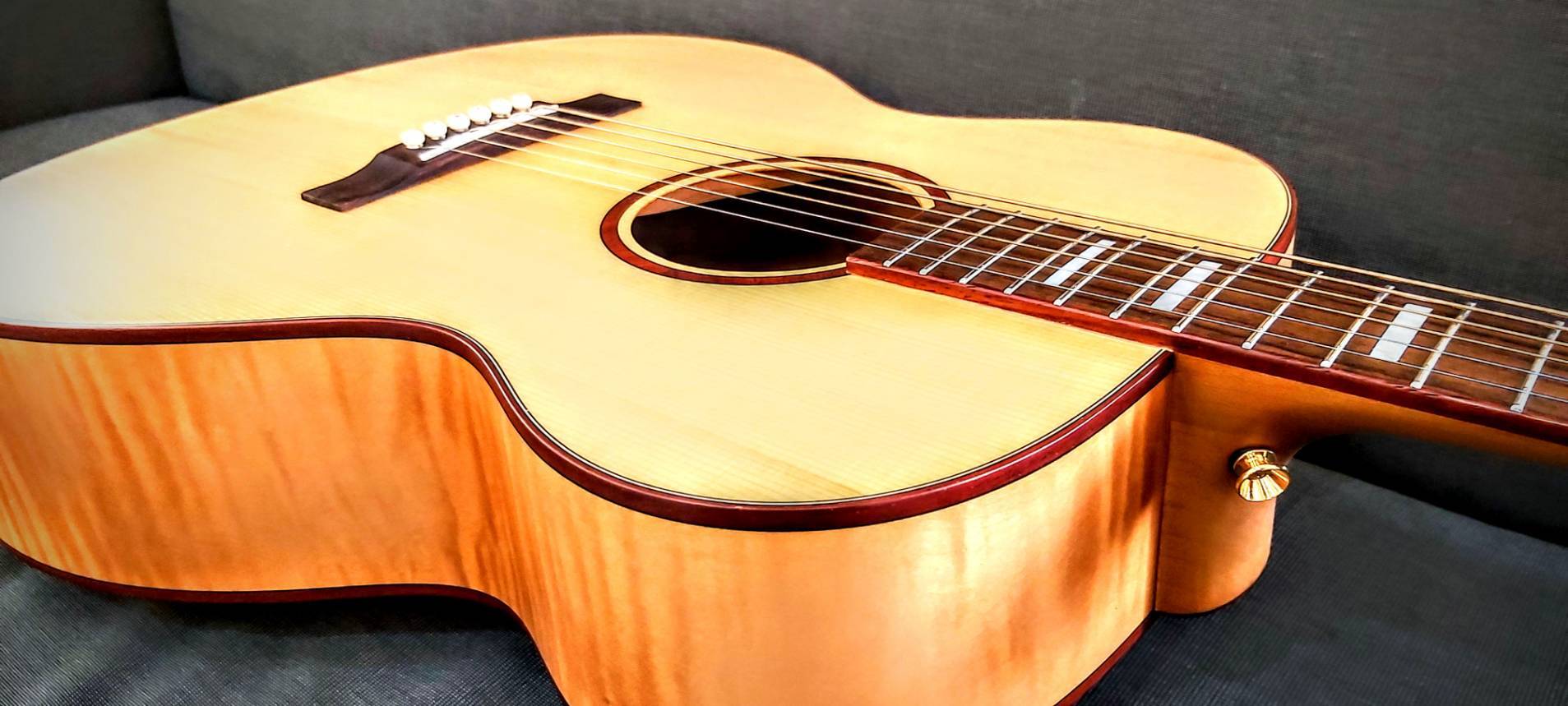 Guild OM-250 OM桶 雲杉面單木吉他 虎紋楓木側背板 (附原廠厚袋、配件包)