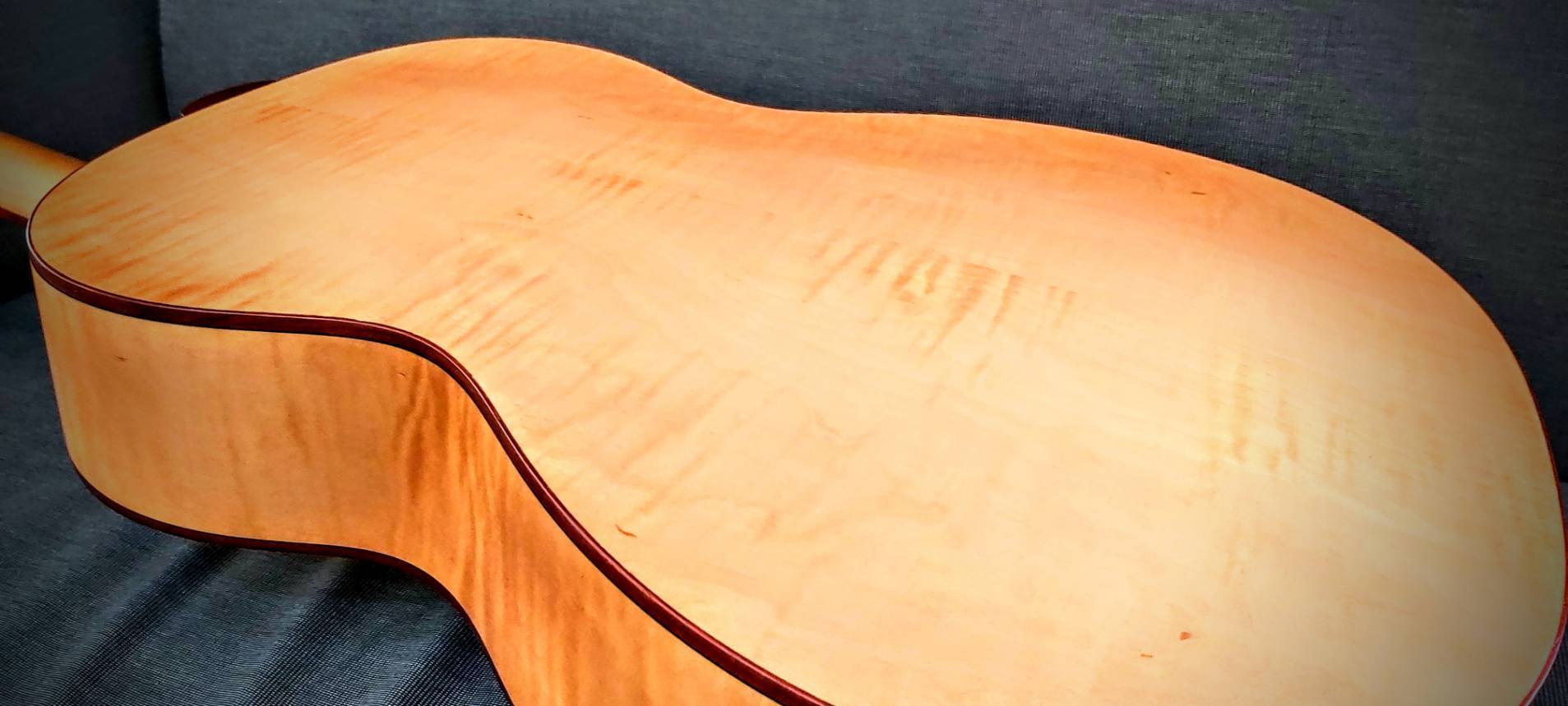 Guild Guild OM-250 OM桶 雲杉面單木吉他 虎紋楓木側背板 (附原廠厚袋、配件包) 第 3 張圖片｜三峽吉他 / Bass