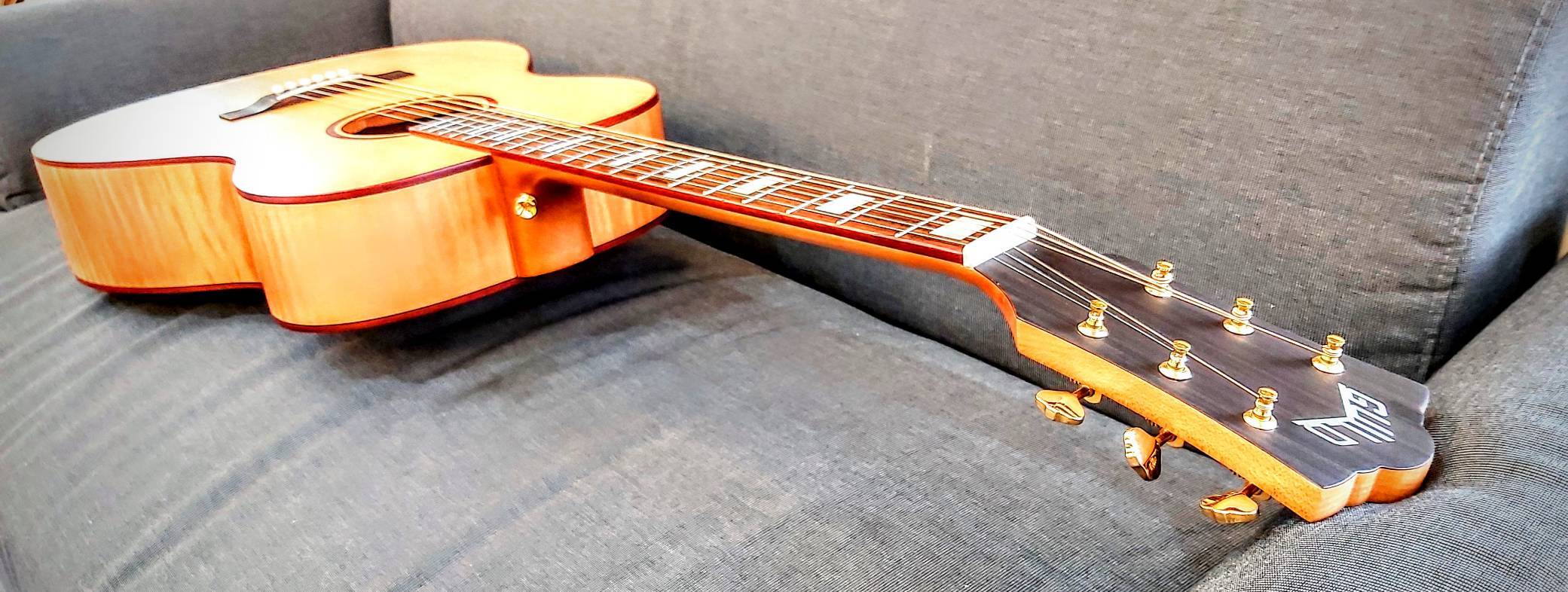 Guild Guild OM-250 OM桶 雲杉面單木吉他 虎紋楓木側背板 (附原廠厚袋、配件包) 第 4 張圖片｜三峽吉他 / Bass