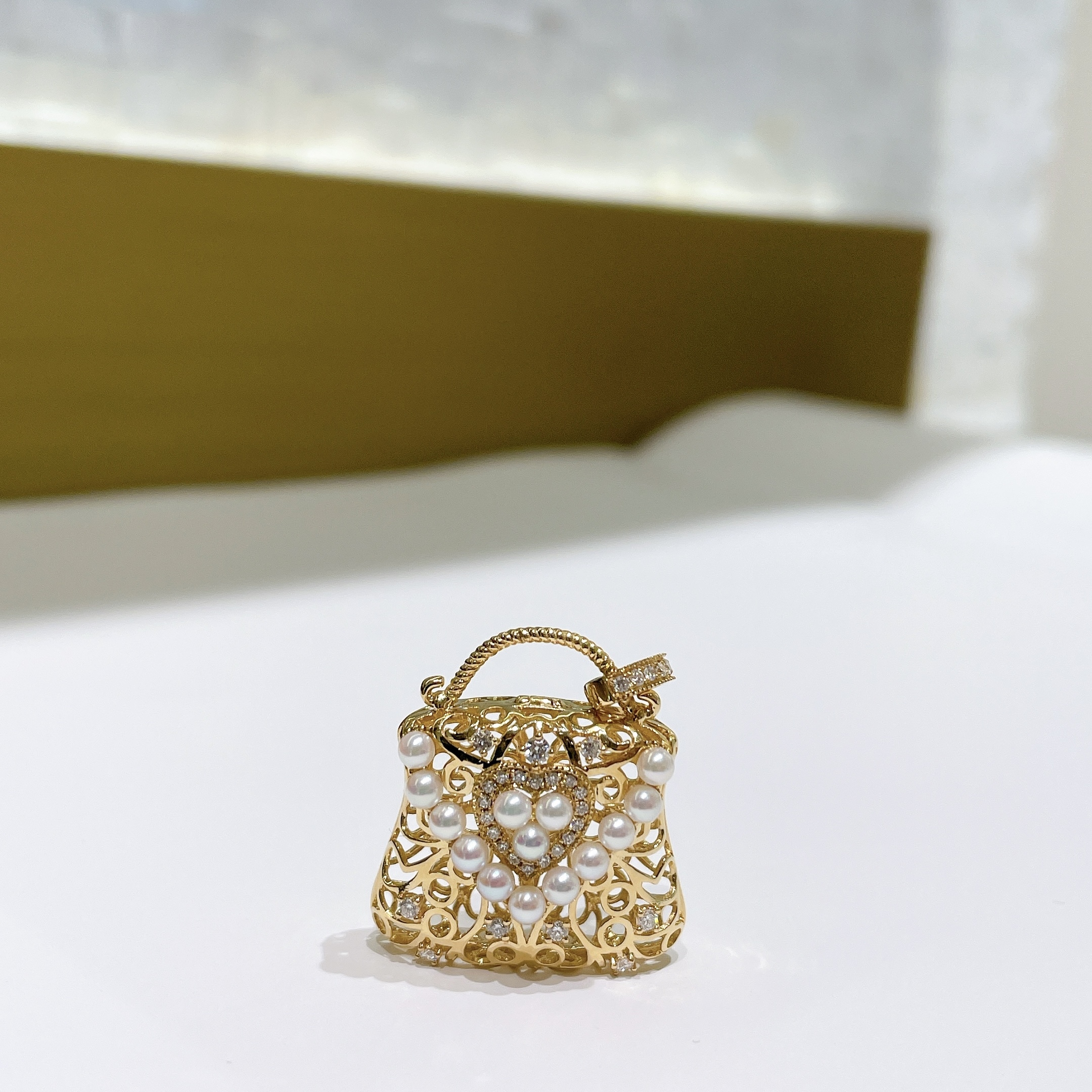 18K金手提包無調色Baby Akoya鑽石吊墜