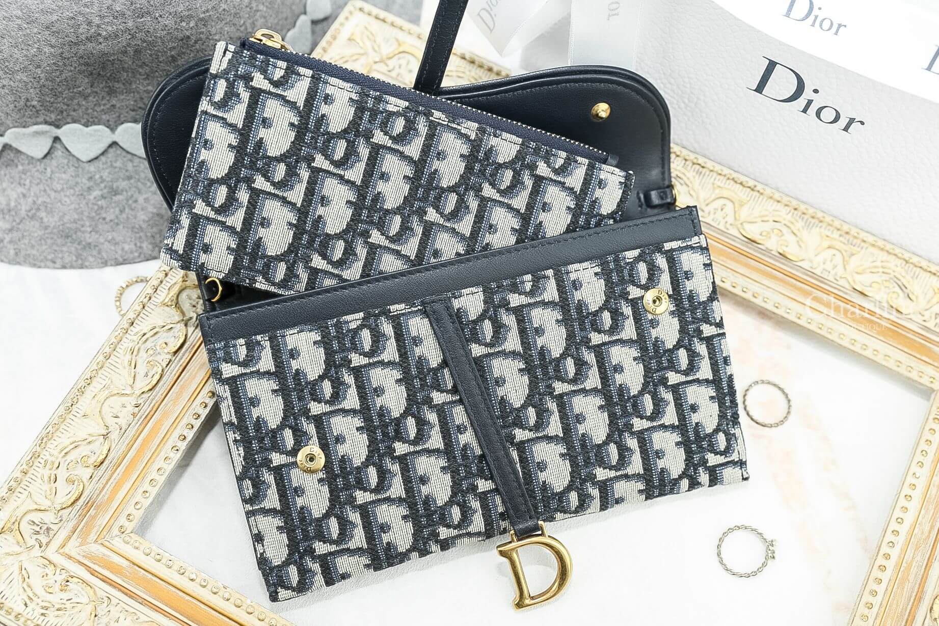 Dior Saddle Wallet 深藍色復古牛皮帆布馬鞍鍊帶長夾-Charline Boutique 精品代購