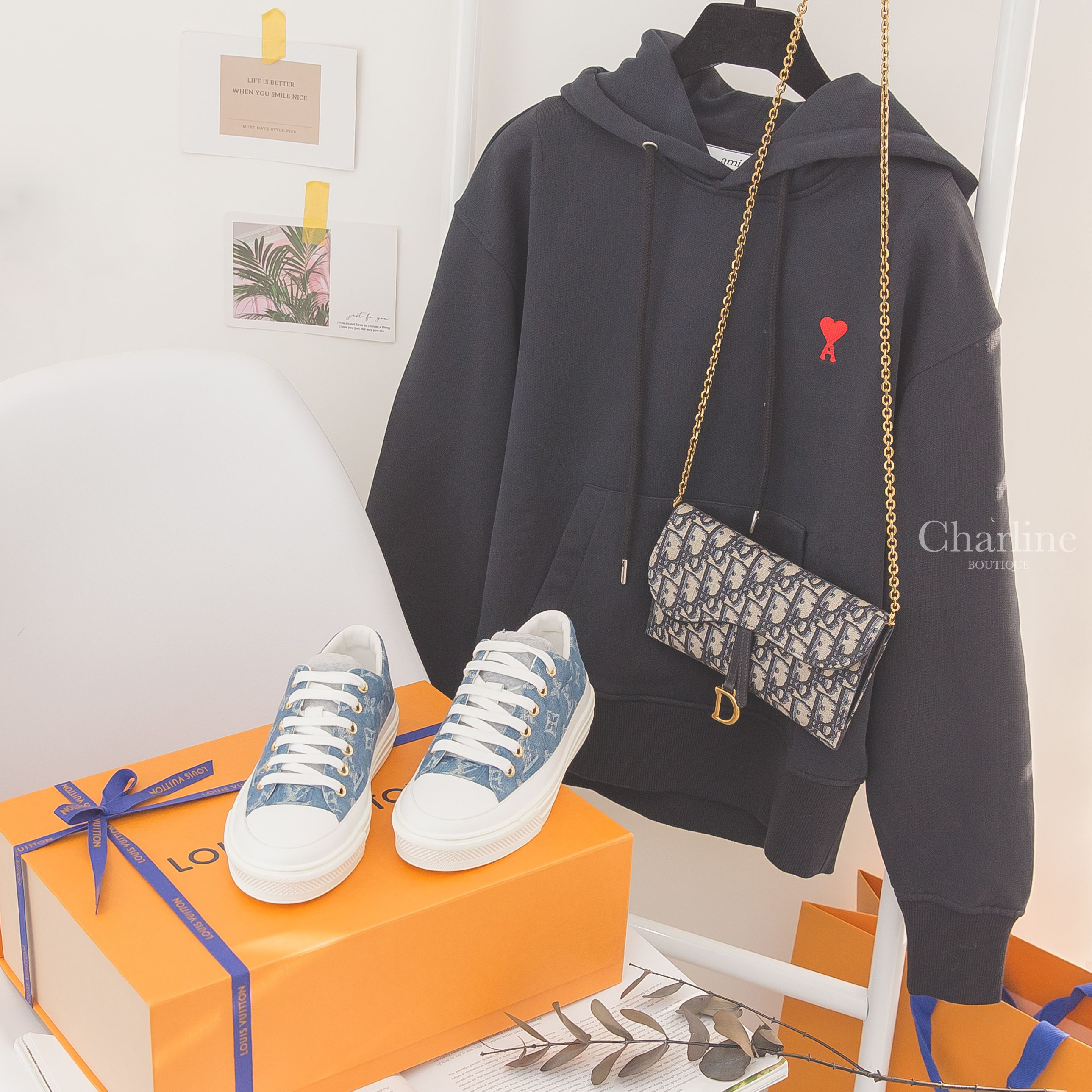 Dior Saddle Wallet 深藍色復古牛皮帆布馬鞍鍊帶長夾,Ami Paris Hoodie 黑色紅刺繡大愛心A連帽長袖棉T,Louis Vuitton Trainer 丹寧藍白色老花運動鞋-Charline Boutique 精品代購