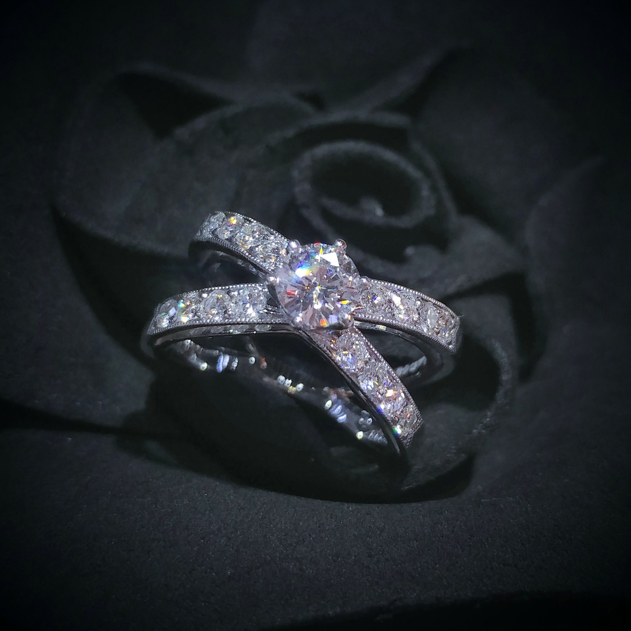 全新18K白金【主石43份鑽石】配小鑽共85份鑽石戒指