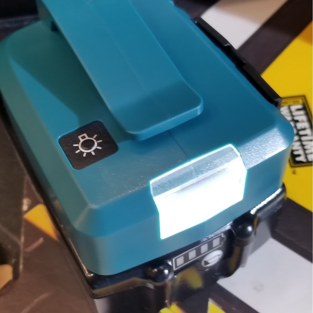 牧田-12v/ 18v USB 電筒燈(不包電)