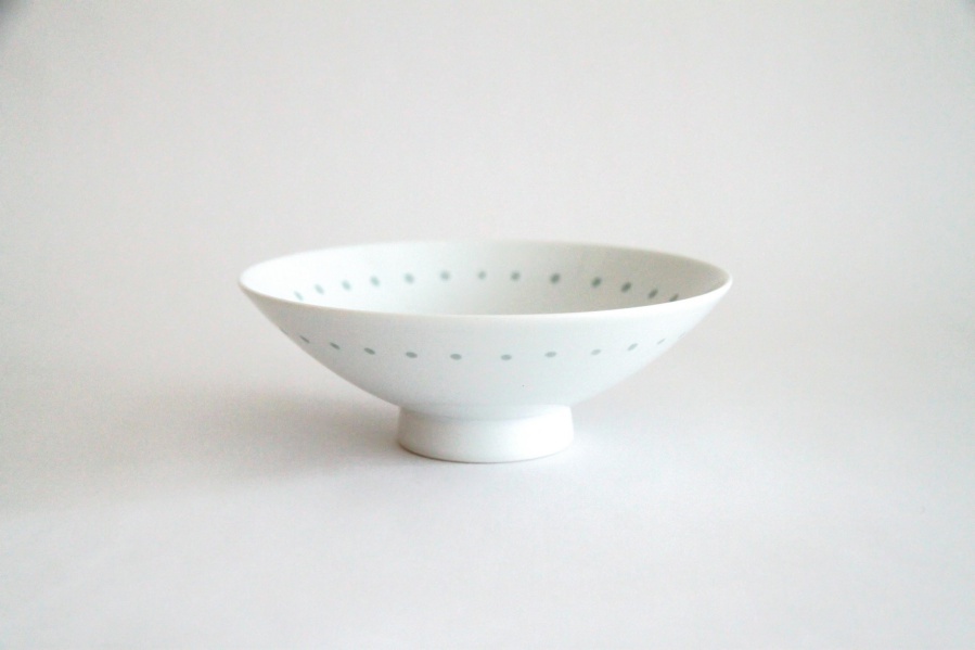 白山陶器-平茶碗 A-9  白底碗緣灰點