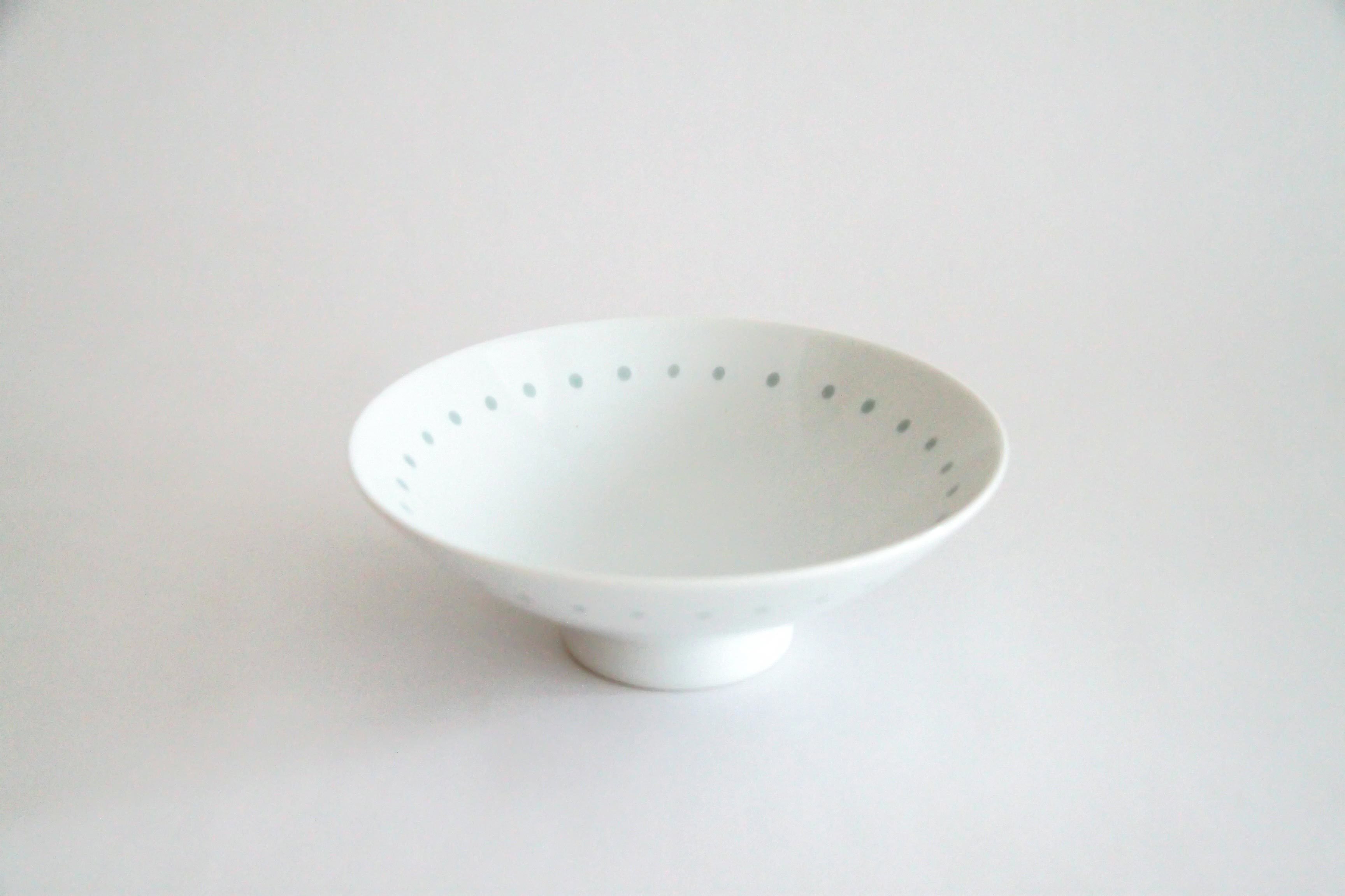 白山陶器-平茶碗 A-9  白底碗緣灰點