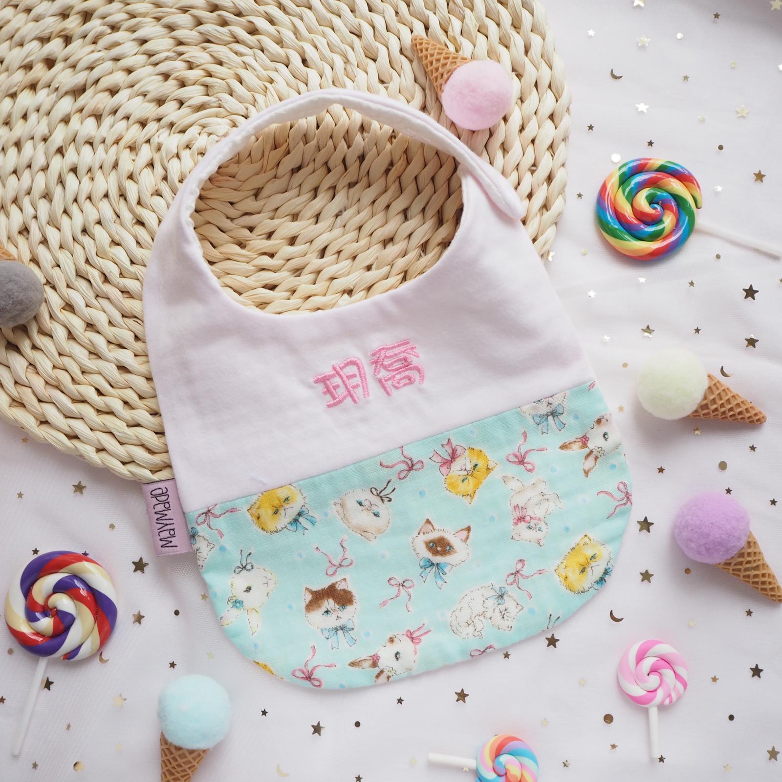 粉綠色貓和兔 拼布款繡名口水肩