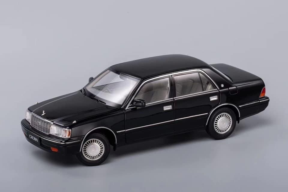 1/18 KENG FAI Toyota Crown Toyota Crown Pearl Black (LHD) (KF027-1)