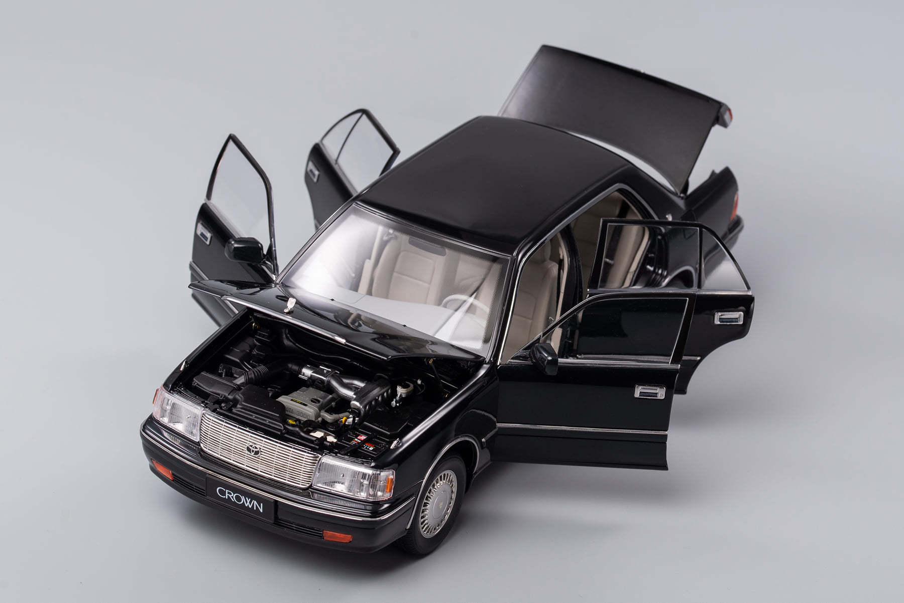 1/18 KENG FAI Toyota Crown Toyota Crown Pearl Black (LHD) (KF027-1)