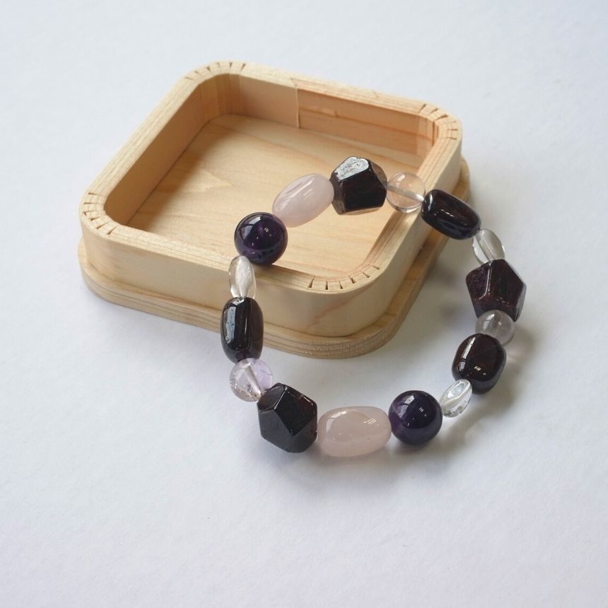 B009白水晶/石榴石/粉晶/紫晶/天然晶石/能量石/珠寶/飾品/純手工/純天然/療癒/凈化/護身符/健康運