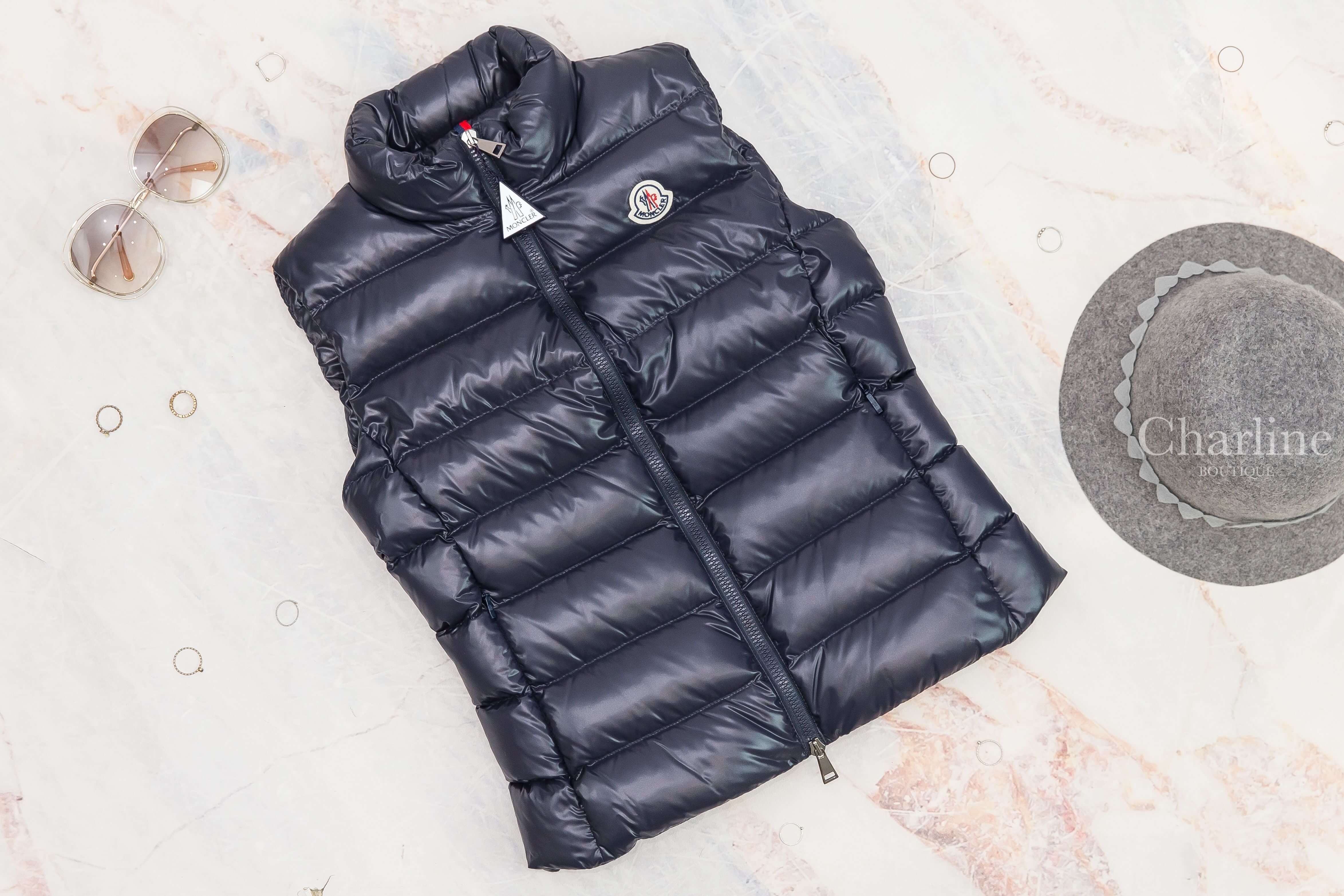 Moncler Ghany 藍色小立領拉鍊亮面羽絨背心-Charline Boutique 精品代購