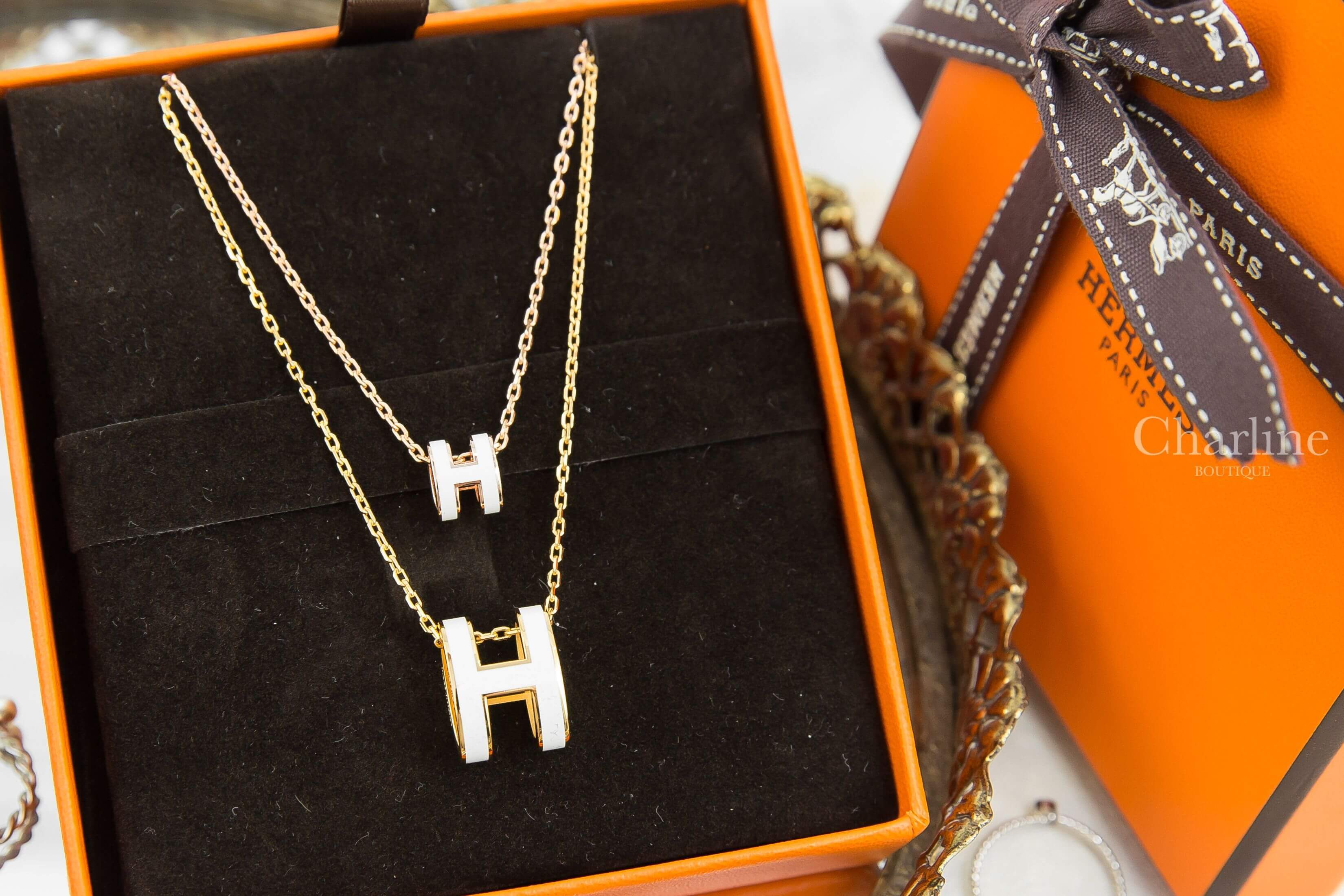 Hermès Mini Pop H Pendant 白色迷你珐瑯鍍玫瑰金簍空橢圓項鍊,Hermès Pendentif Pop H Necklace 白色珐瑯鍍金簍空橢圓項鍊-Charline Boutique 精品代購