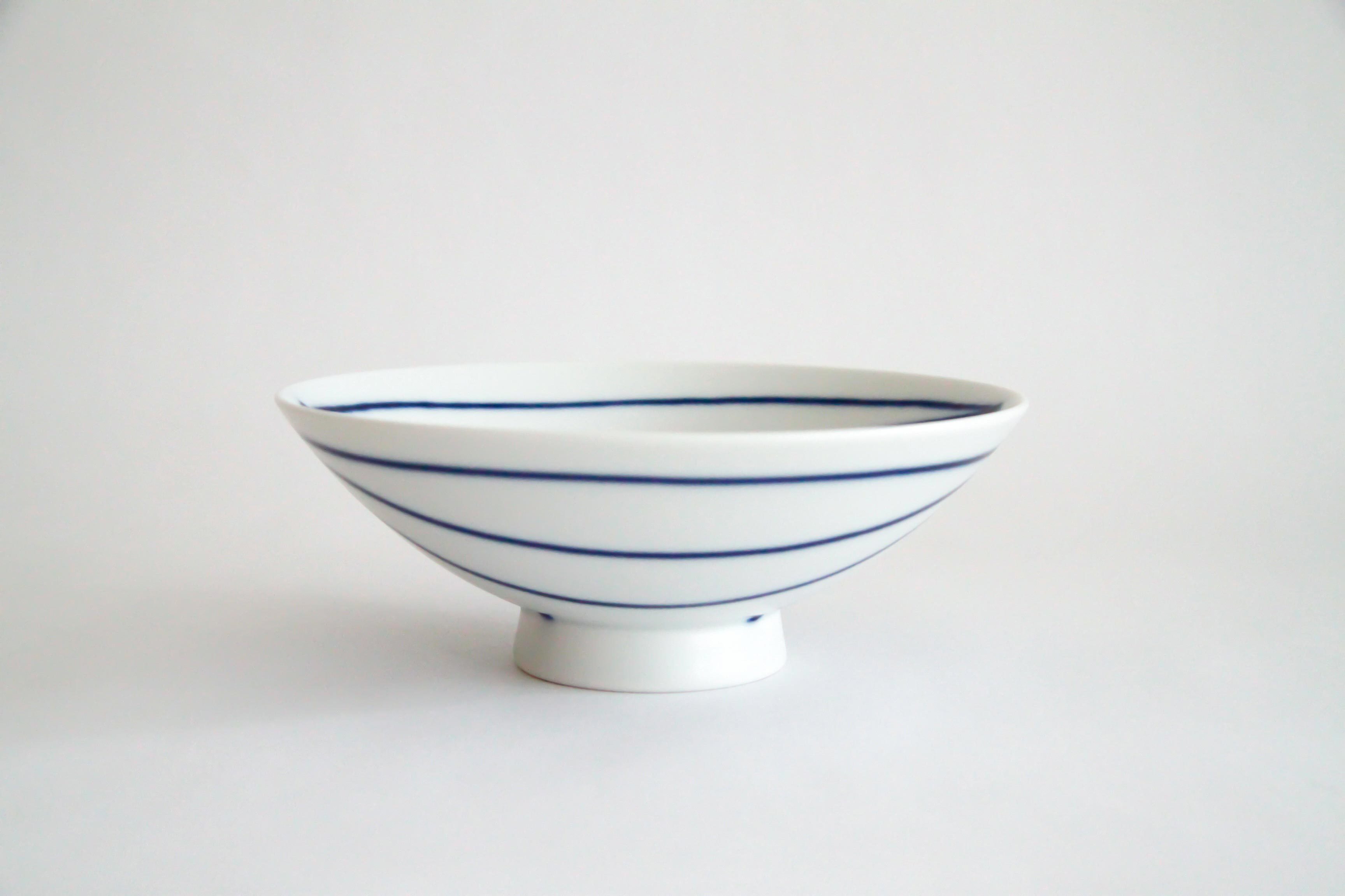 白山陶器-平茶碗 ST-15 霧白底藍皮球紋