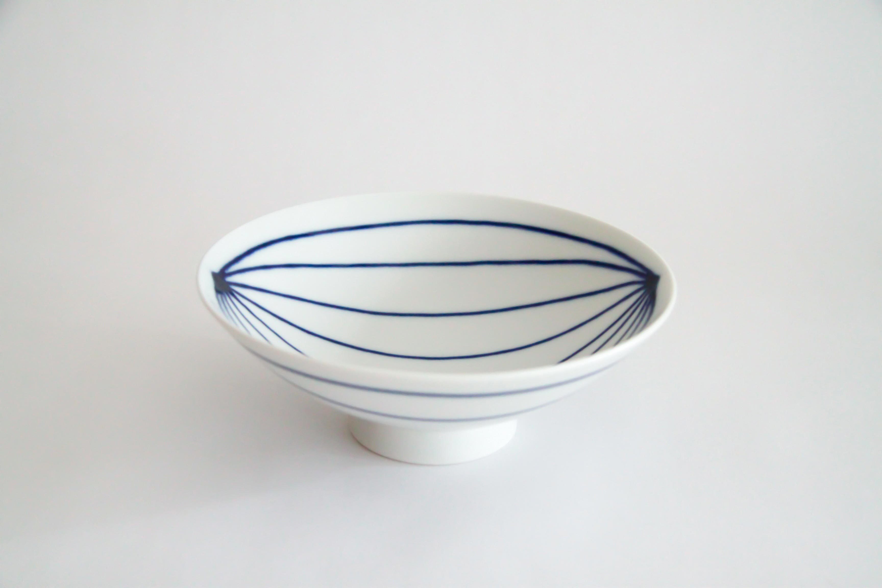 白山陶器-平茶碗 ST-15 霧白底藍皮球紋