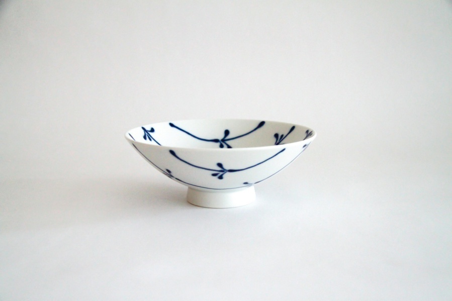 白山陶器-平茶碗 ST-17 霧白底藍直莖